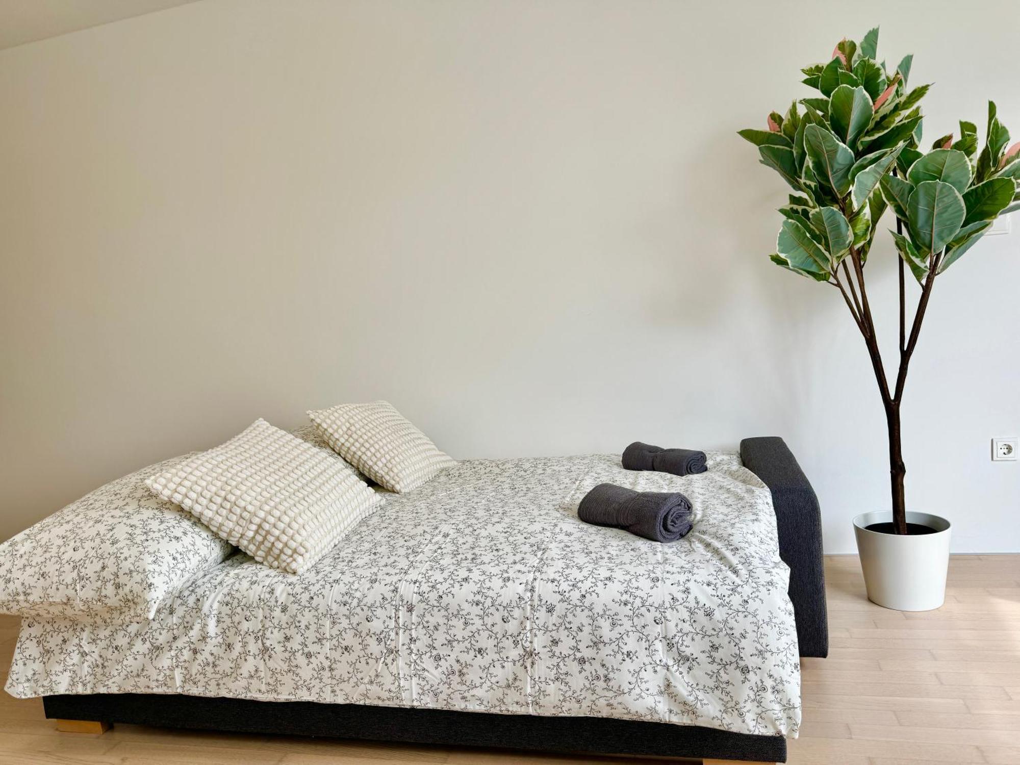 Stylish Schonbrunn Apartments With Free Parking Vienna Esterno foto