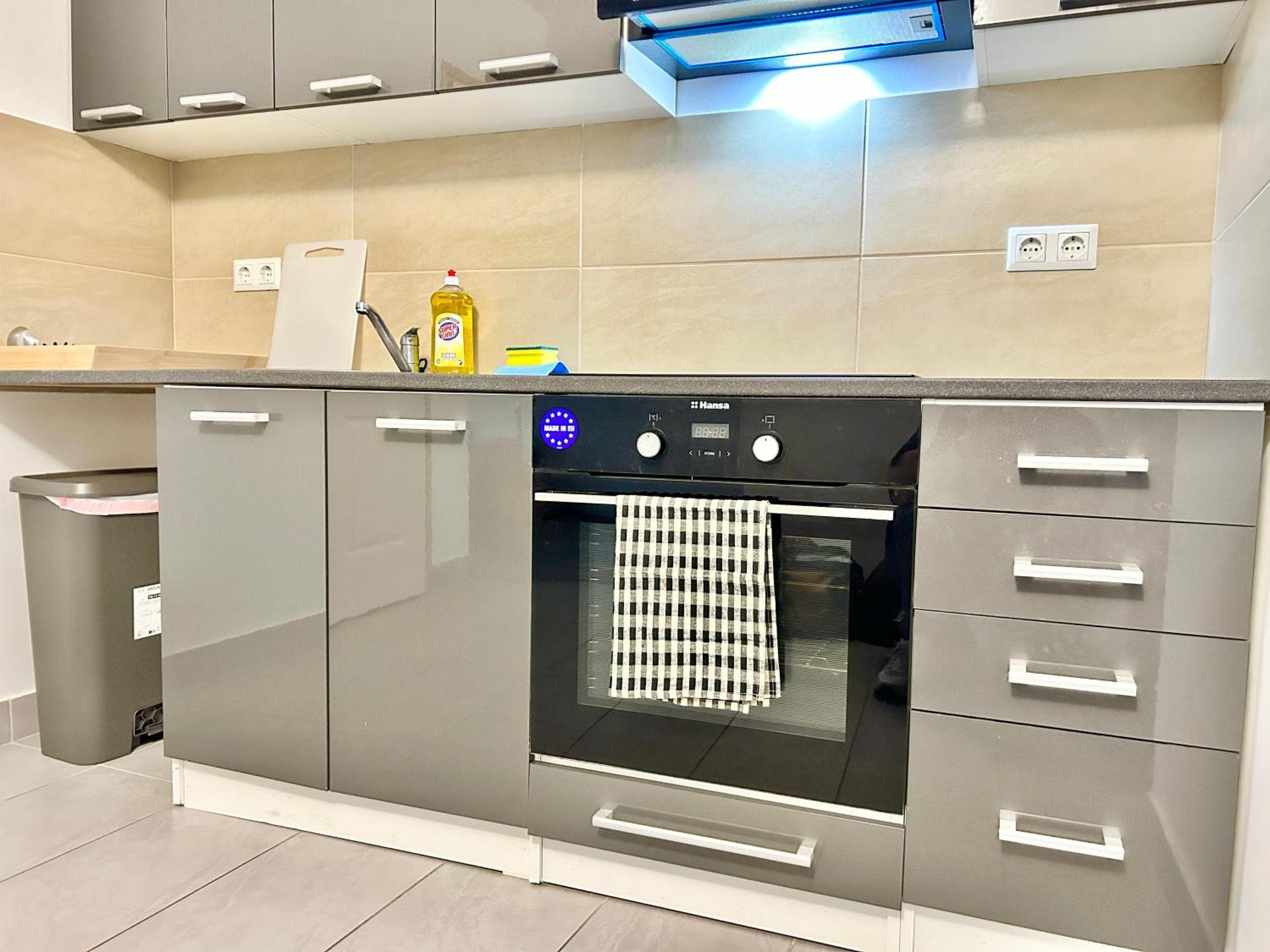 Stylish Schonbrunn Apartments With Free Parking Vienna Esterno foto